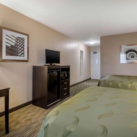Urbandale Quality Inn & Suites Des Moines - Merle Hay Road מראה חיצוני תמונה