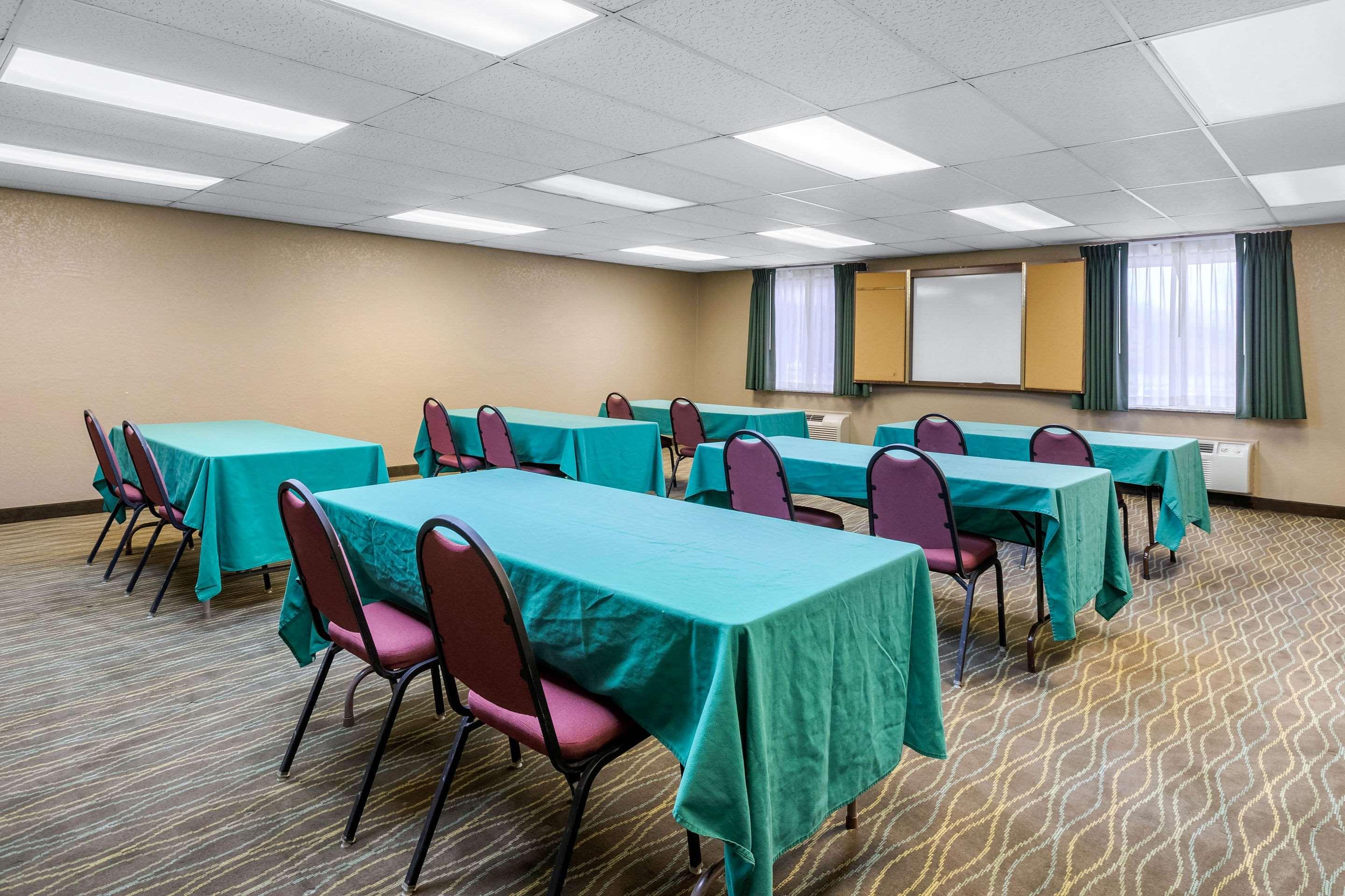 Urbandale Quality Inn & Suites Des Moines - Merle Hay Road מראה חיצוני תמונה